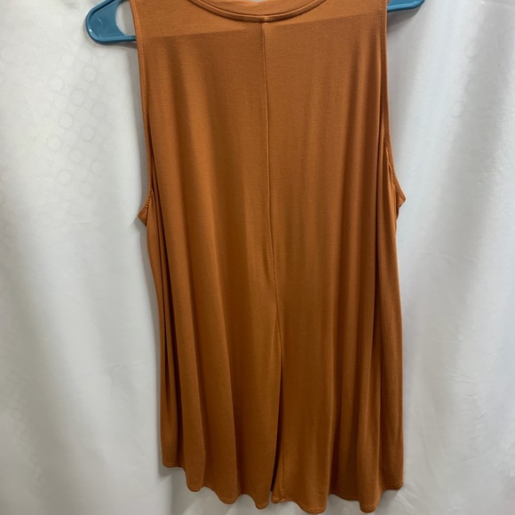 Zenana Outfitters Warm Rust/Brown Tee - Picture 3 of 5